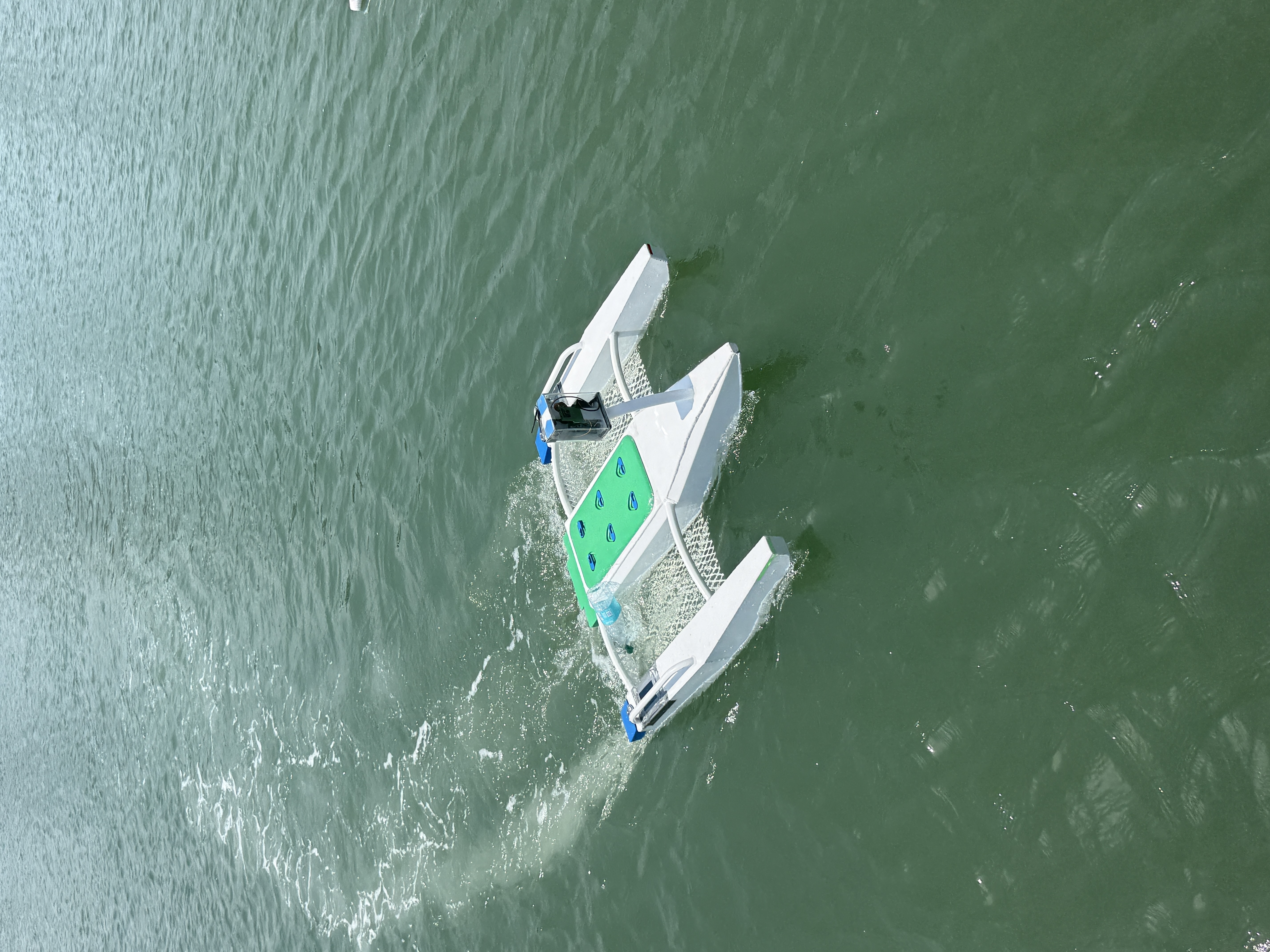 ADDRAR IV underway — aerial view